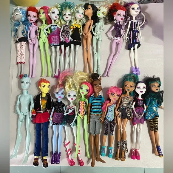 Monster High Doll and Clothes Lot . - Picture 1 of 4